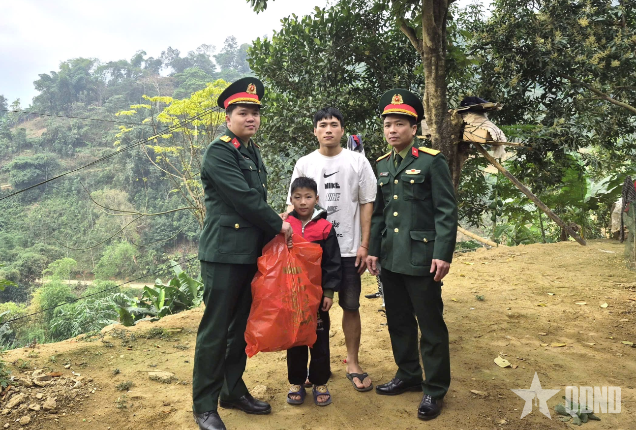 Chắp cánh ước mơ đến trường ở A Mú Sung